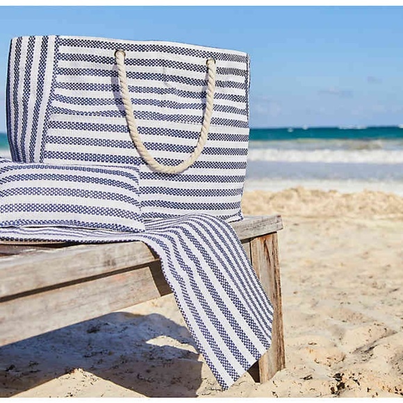 Dsw beach tote with mat and pillow - Picture 5 of 6